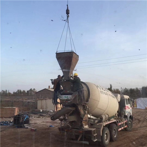 邓州市“精准瞄准”—— 吊车的 “定位导航” 技术